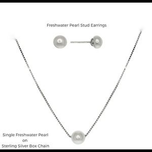 Freshwater pearl necklace & earring set